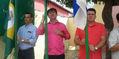 Presidente da Câmara de Arneiroz Vereador Airton Participa de Solenidade Cívica