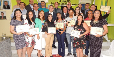 Câmara Municipal de Arneiroz Realiza Sessão Solene e Entrega Várias Honrarias.