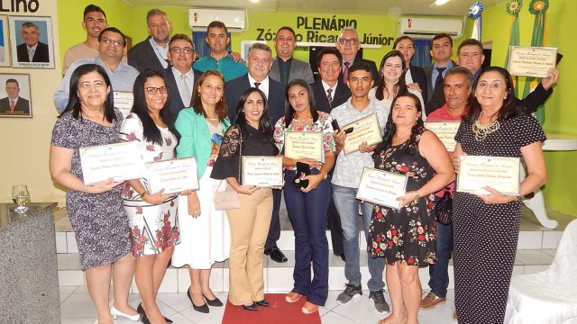 Câmara Municipal de Arneiroz Realiza Sessão Solene e Entrega Várias Honrarias.