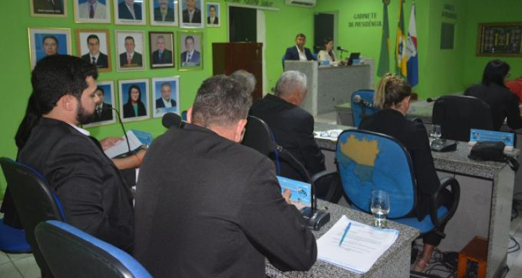 CÂMARA DE ARNEIROZ APROVA POR UNANIMIDADE IMPORTANTES PROJETOS EM PROL DA POPULAÇÃO